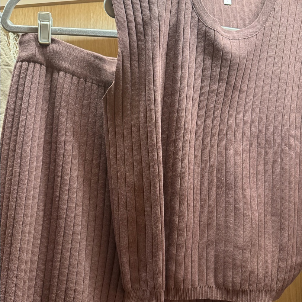 Chic Ribbed Two Piece Set - Picture 4 of 6